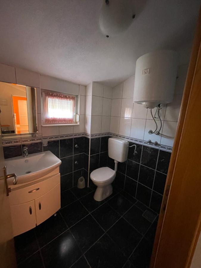 Готель Apartman Jukic Маріна Екстер'єр фото