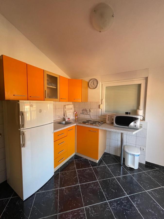 Готель Apartman Jukic Маріна Екстер'єр фото